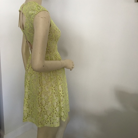 Lace key hole mini dress with cap sleeve size small - Picture 5 of 8